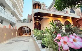 Palm Mansion By Palm Leisure Stays